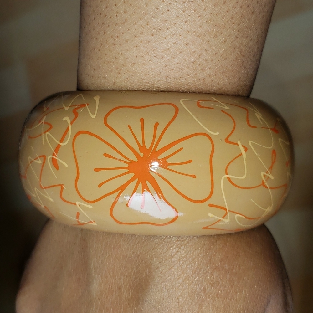 Never worn thick wooden bangle